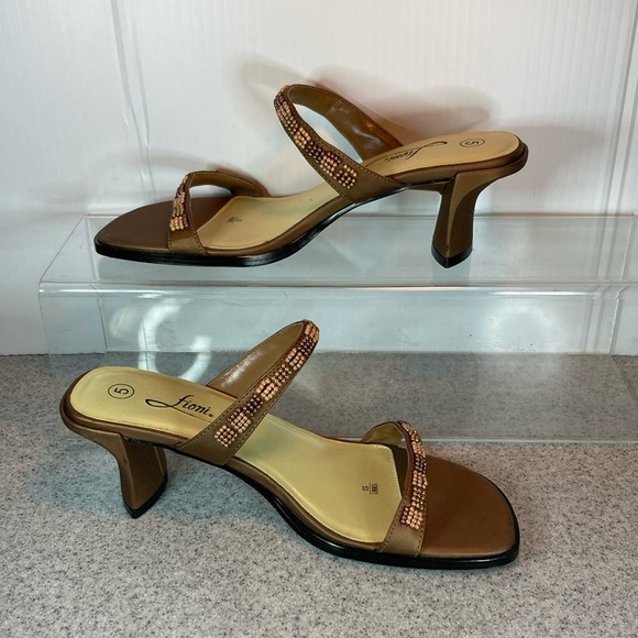 FIONI Clothing Shoes - Vintage 90’s Fioni‎ size 5 bronze double strap with bronze and gold beading.